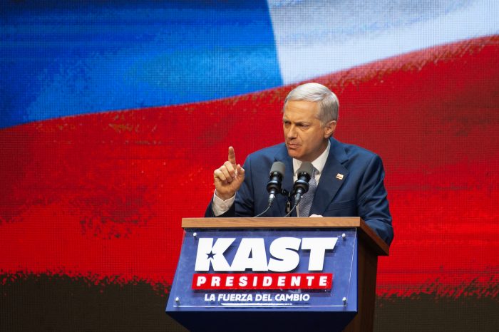 A_UNO_1707434-700x466